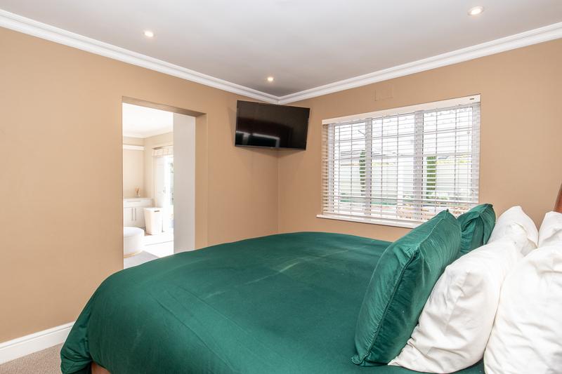 5 Bedroom Property for Sale in Bergvliet Western Cape